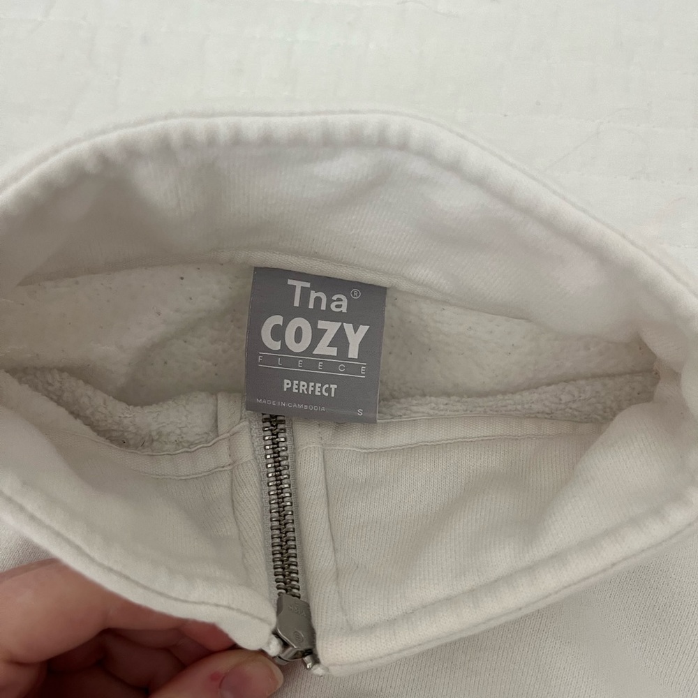 Aritzia TNA Quarter Zip - Picture 3 of 3